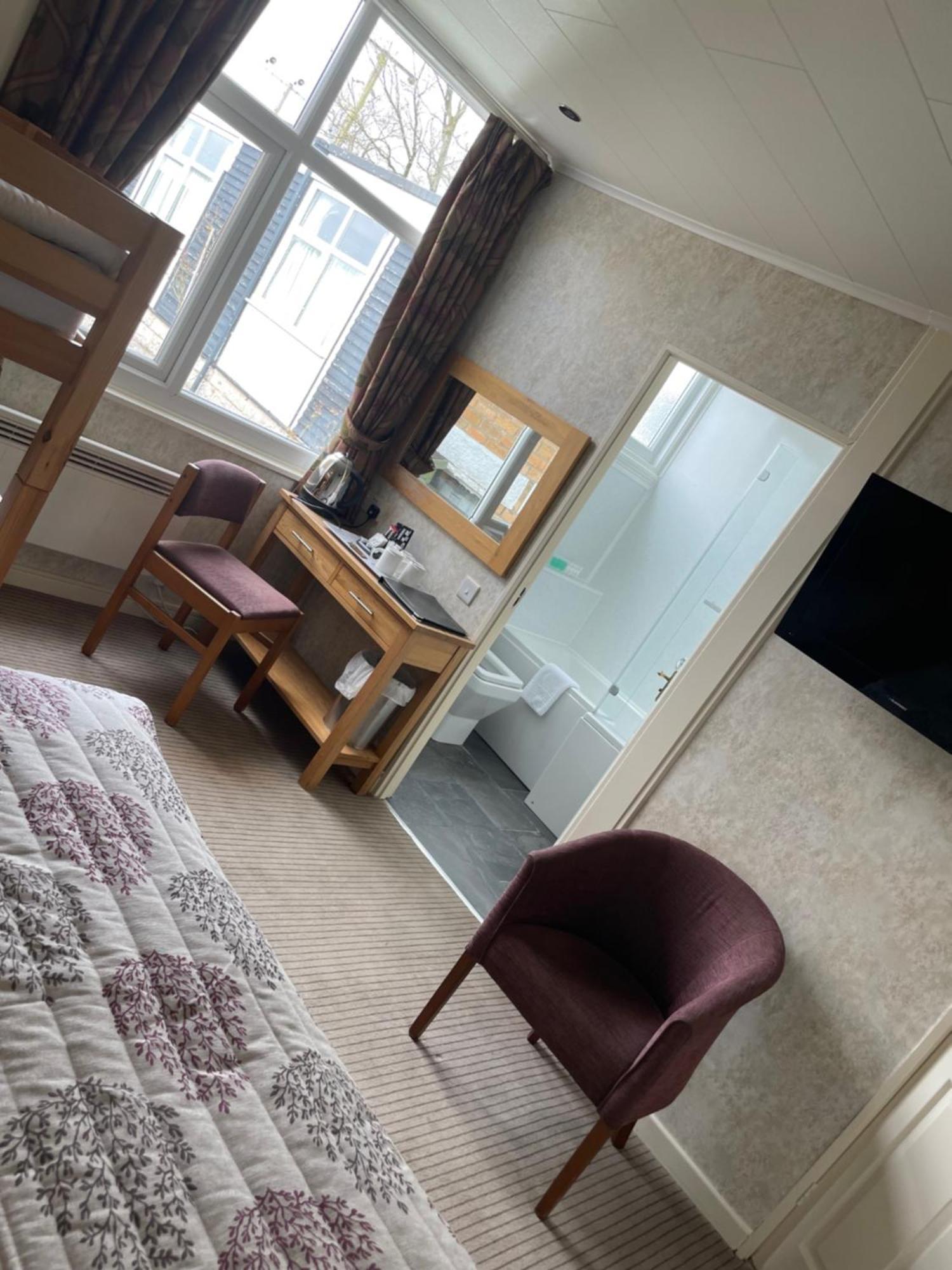 The Dog & Partridge Country Inn アッシュボーン エクステリア 写真