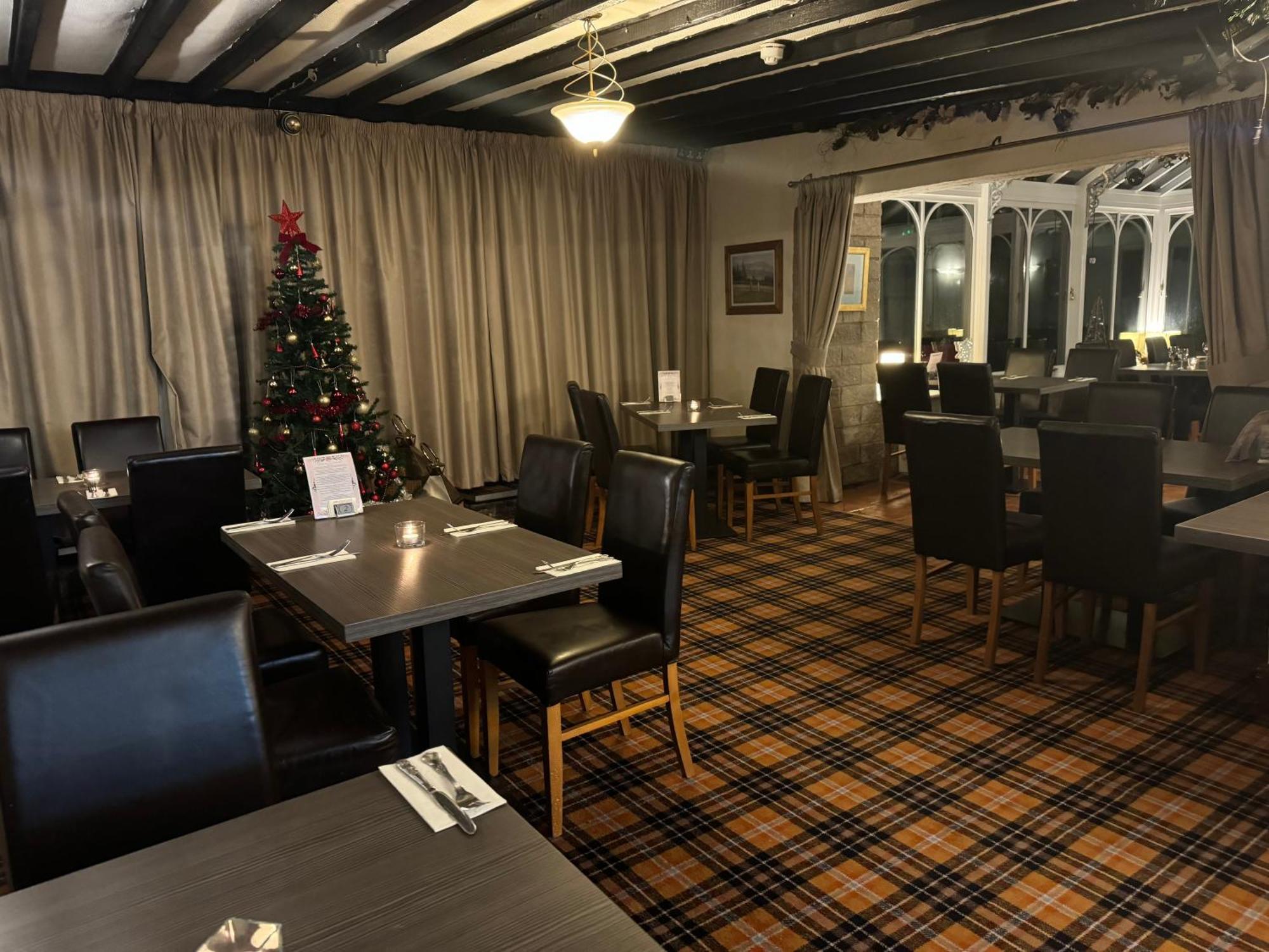 The Dog & Partridge Country Inn アッシュボーン エクステリア 写真