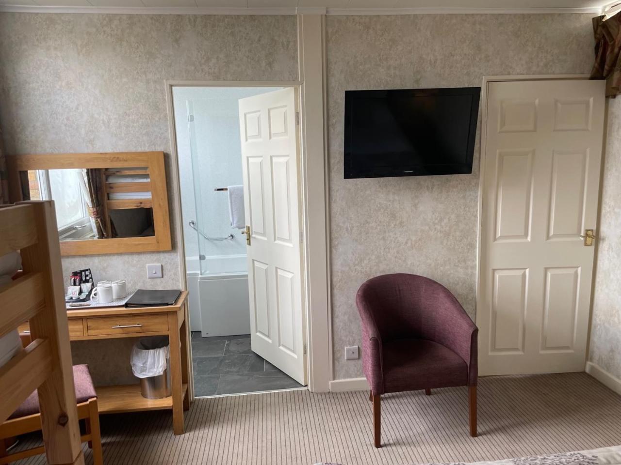 The Dog & Partridge Country Inn アッシュボーン エクステリア 写真