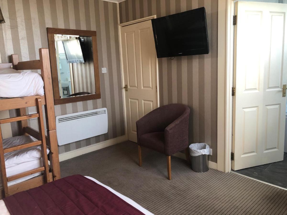 The Dog & Partridge Country Inn アッシュボーン エクステリア 写真