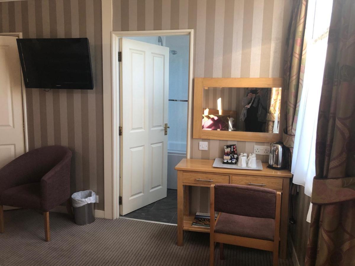 The Dog & Partridge Country Inn アッシュボーン エクステリア 写真